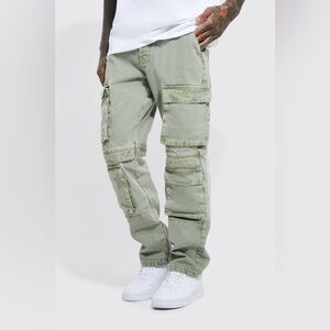 BoohooMAN Relaxed Fit Washed Multi Pocket Cargo Jeans in Sage